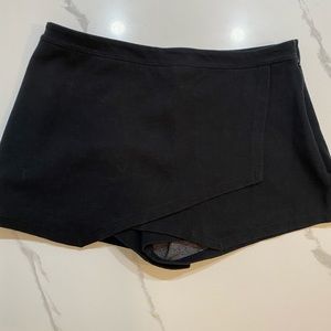 Black skort